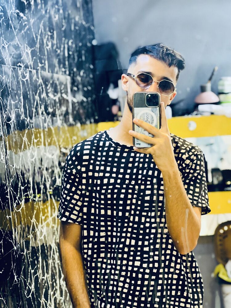  52728414  MOHAMED, 20 ,    
