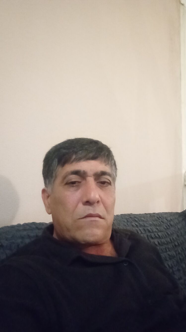  46147544  Zaur, 49 ,    