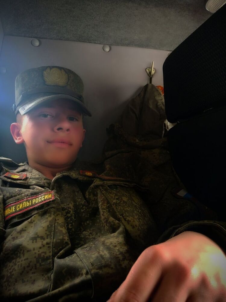  27200294  Roman, 23 ,    -