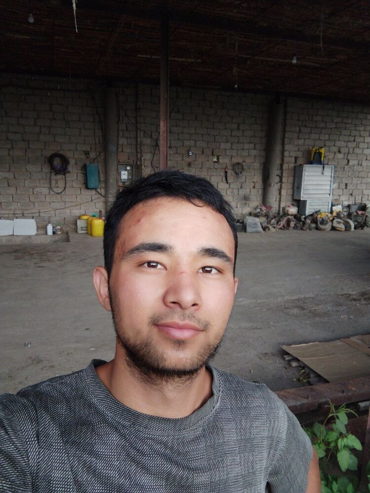  36918144  Fayozbek, 25 ,    