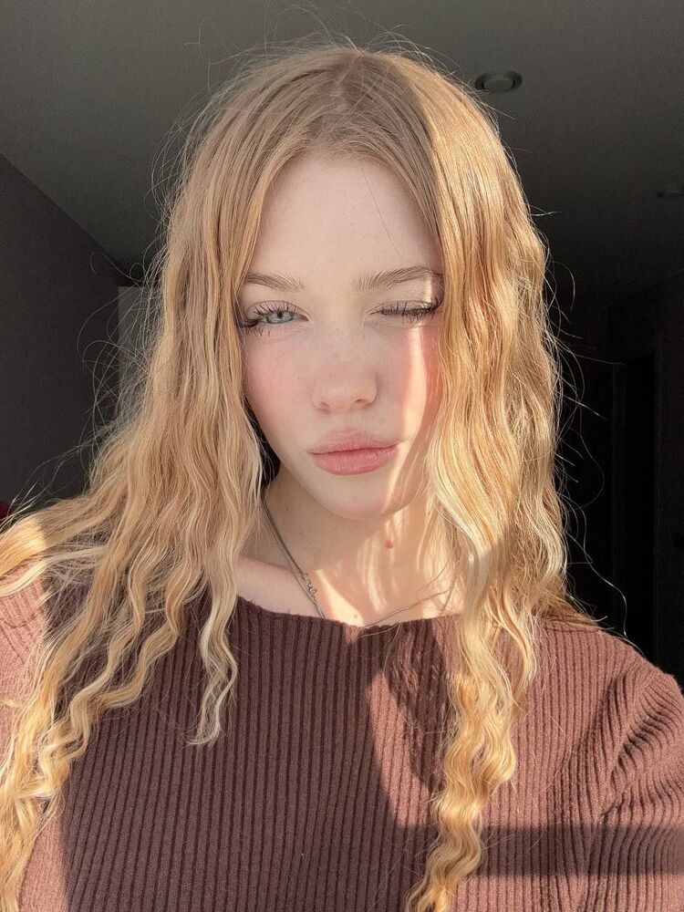  ,   Barbara, 22 ,   ,   