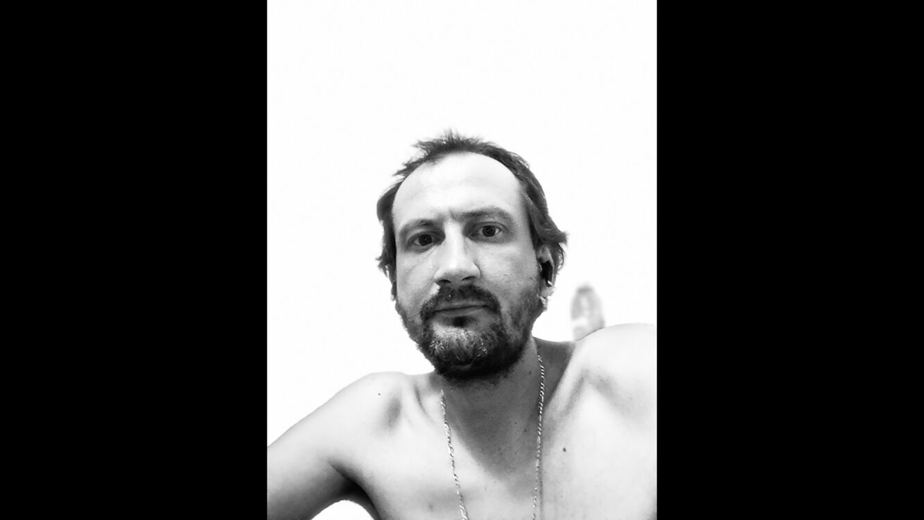  48074964  Mikhail, 39 ,    Van Nuys
