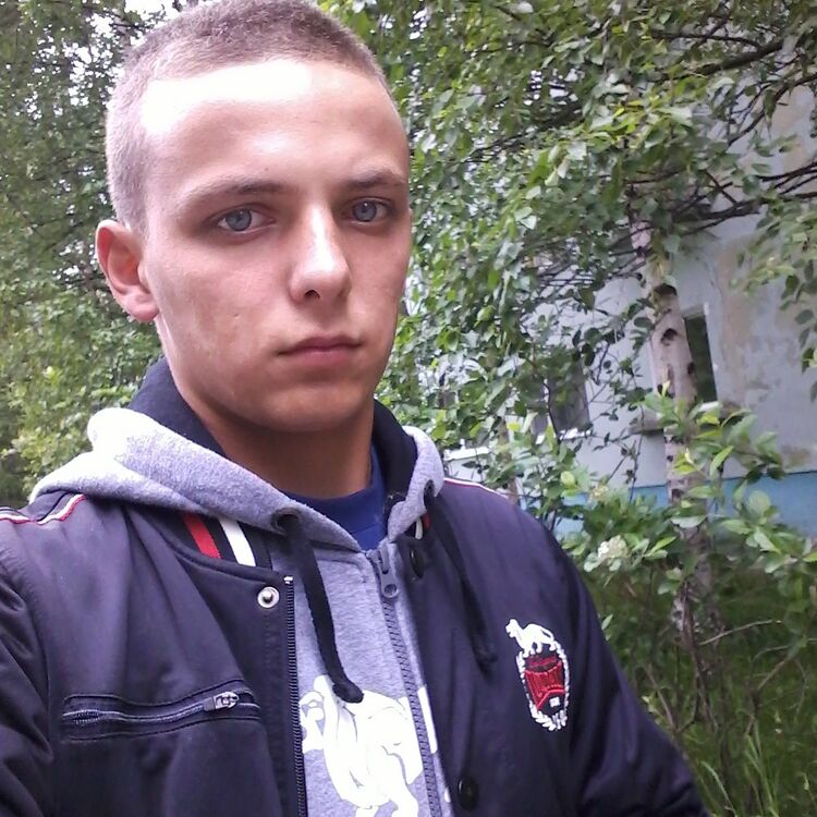  16613854  Artur, 27 ,    