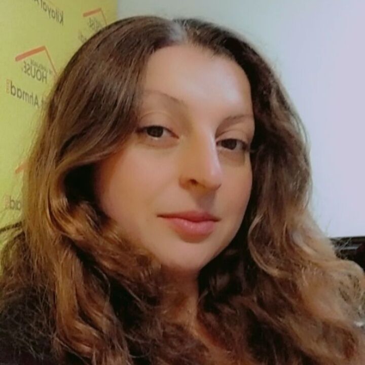  ,   Tata, 42 ,   ,   