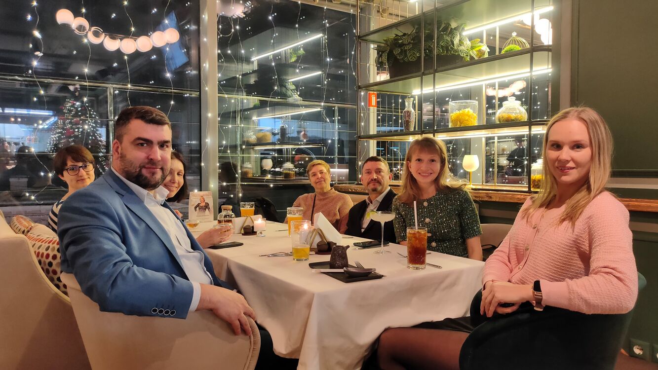  45220334  Alexander, 41 ,    -