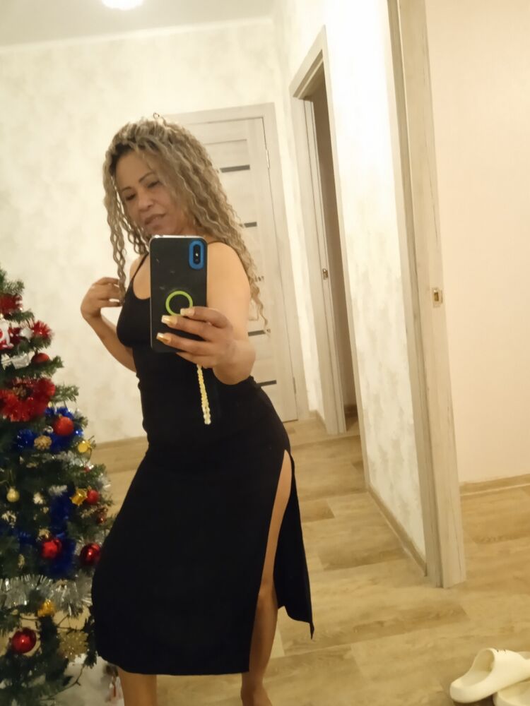  ,   Violeta, 49 ,   ,   