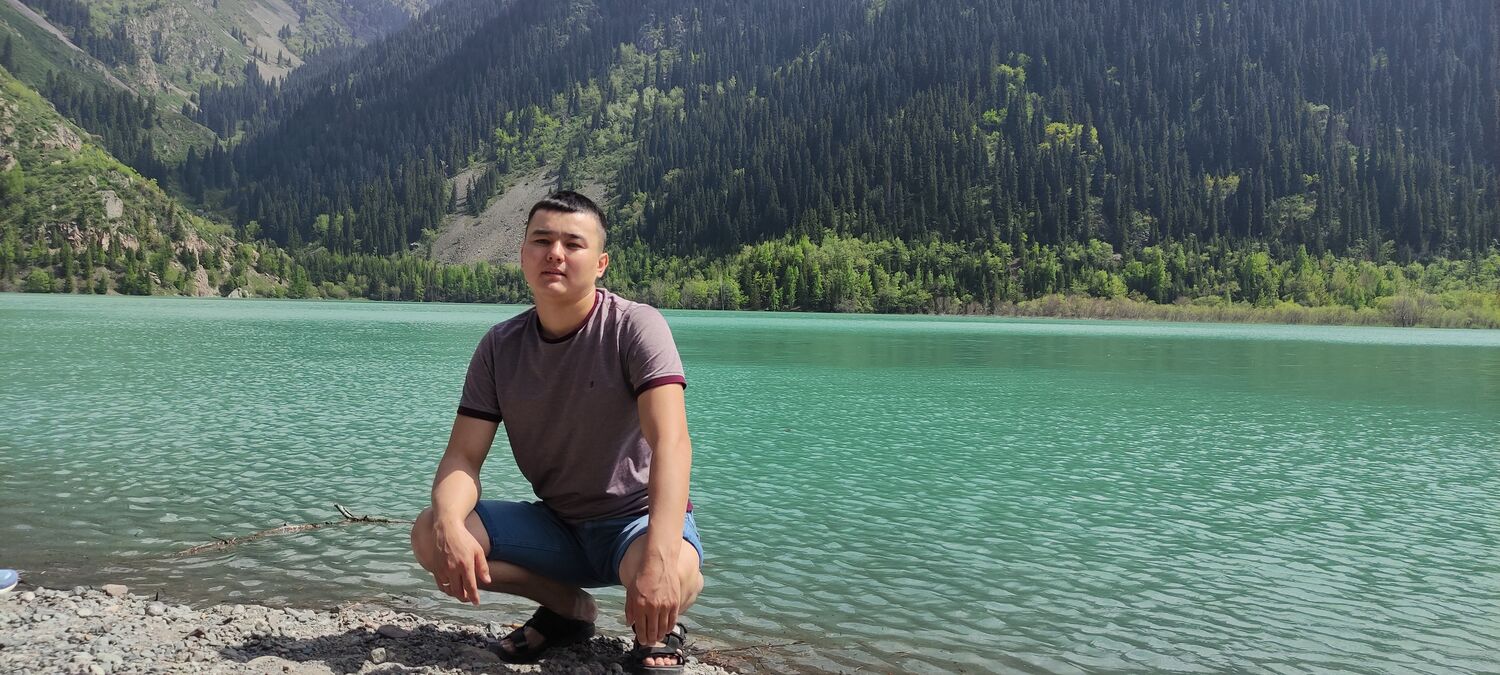  33746504  Serikzhan, 36 ,    