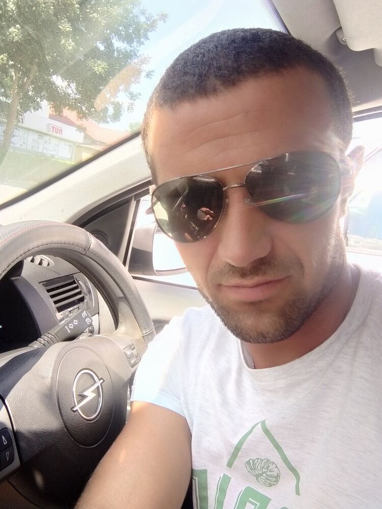  24552534  Viorel, 30 ,    