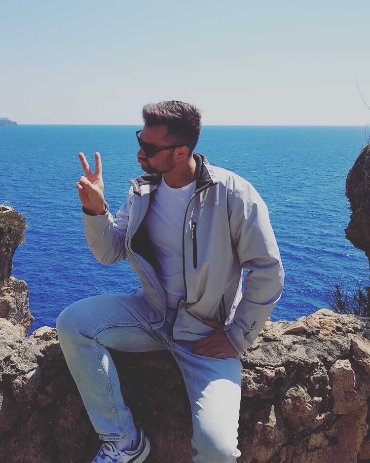  27715684  Alexx, 37 ,    