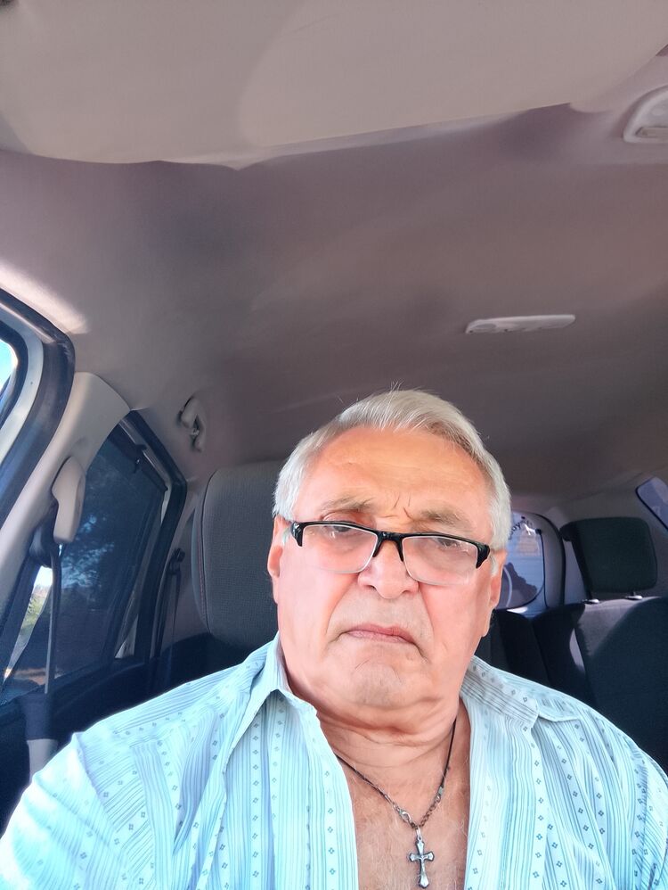  53633174  Victor, 72 ,     