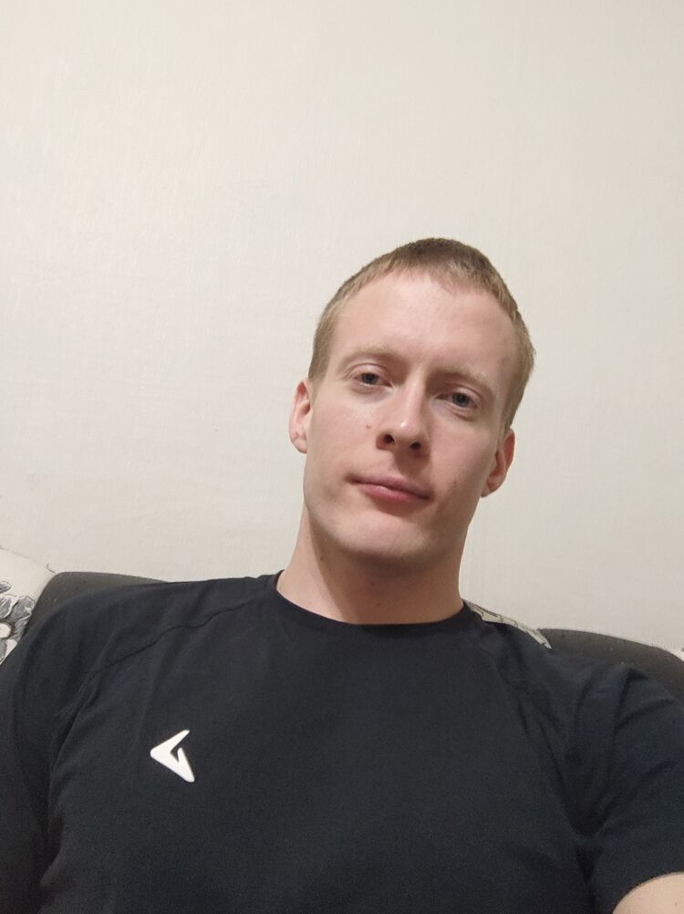  25768924  Anton, 32 ,    