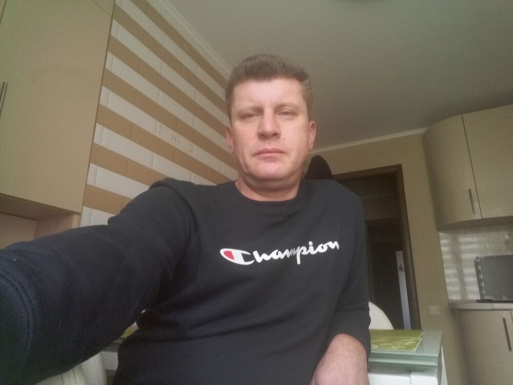  11058304  Andrey, 52 ,    