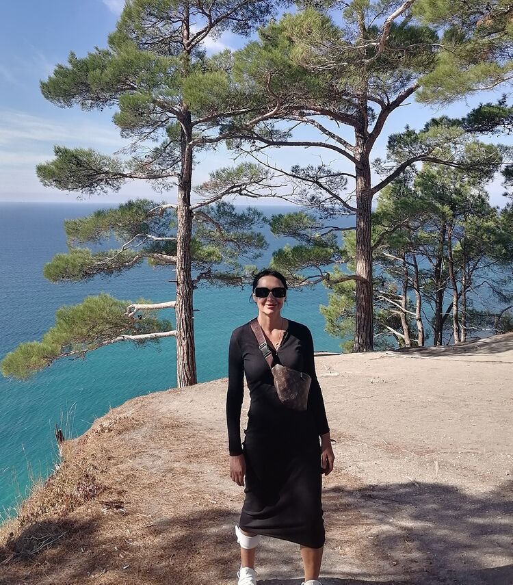 ,   Elena, 38 ,   c 
