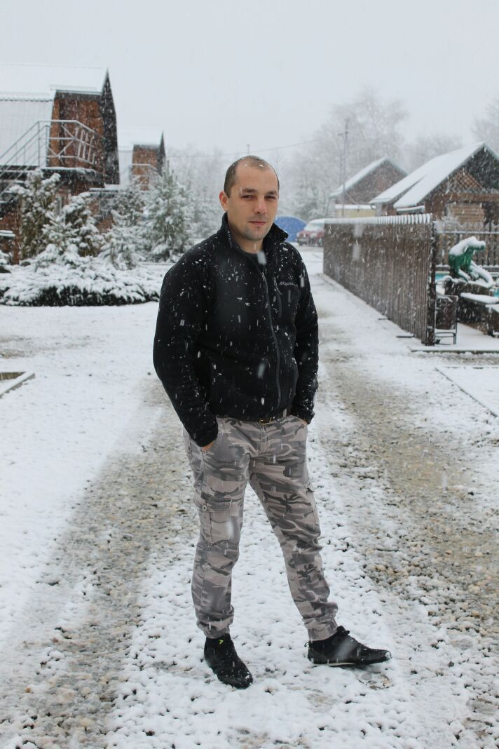  31028574  Igor, 37 ,    