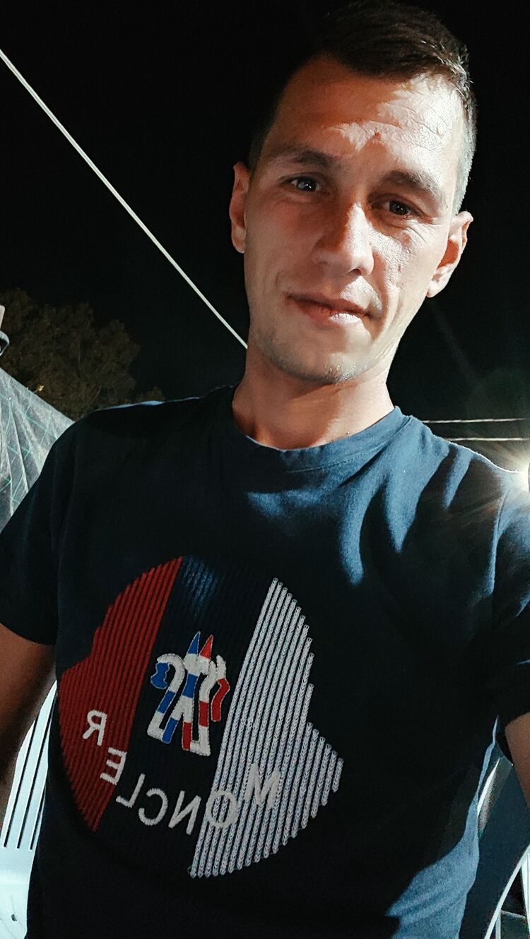  27724664  Ivan, 36 ,    