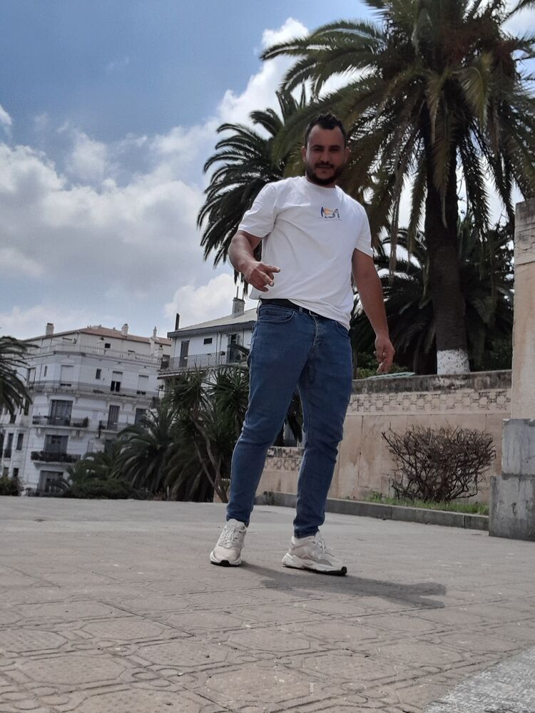  44031654  Youcef, 37 ,    Algiers