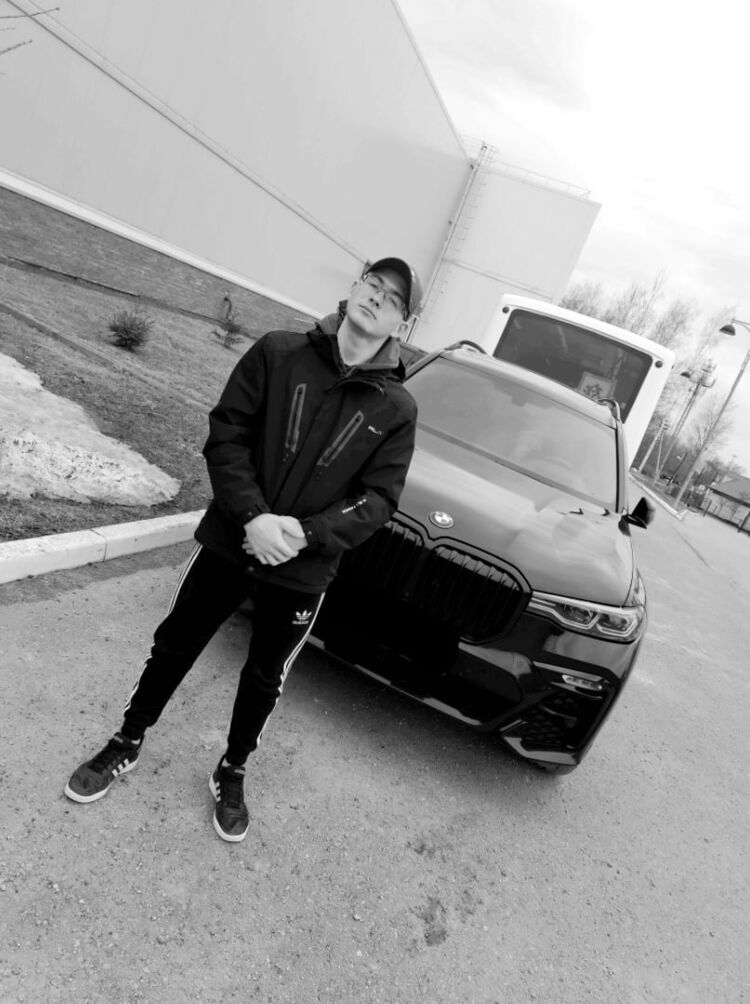  29882164  Alexander, 22 ,    