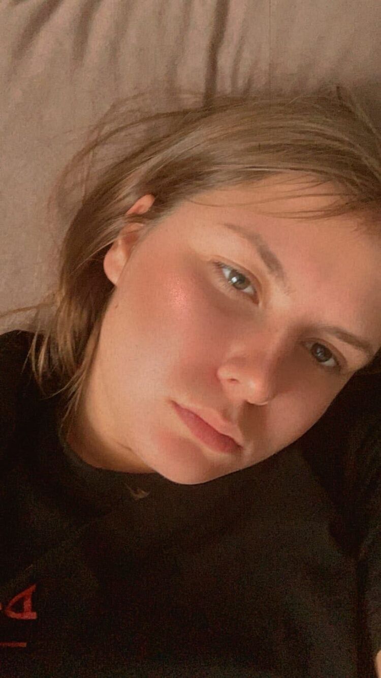  44368824  Valeria, 26 ,     