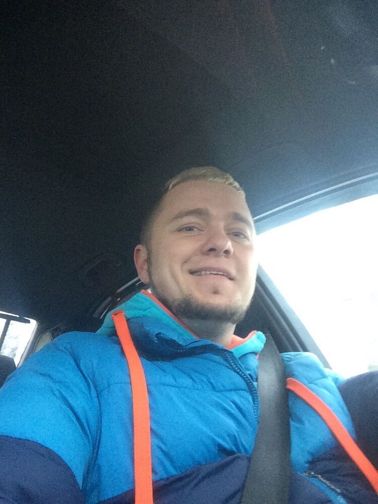  ,   Alex, 37 ,   