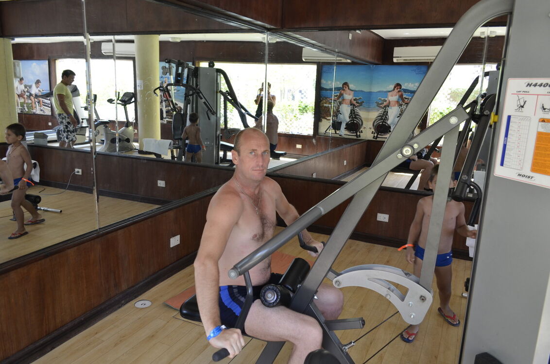  8372724  Viktor, 47 ,    