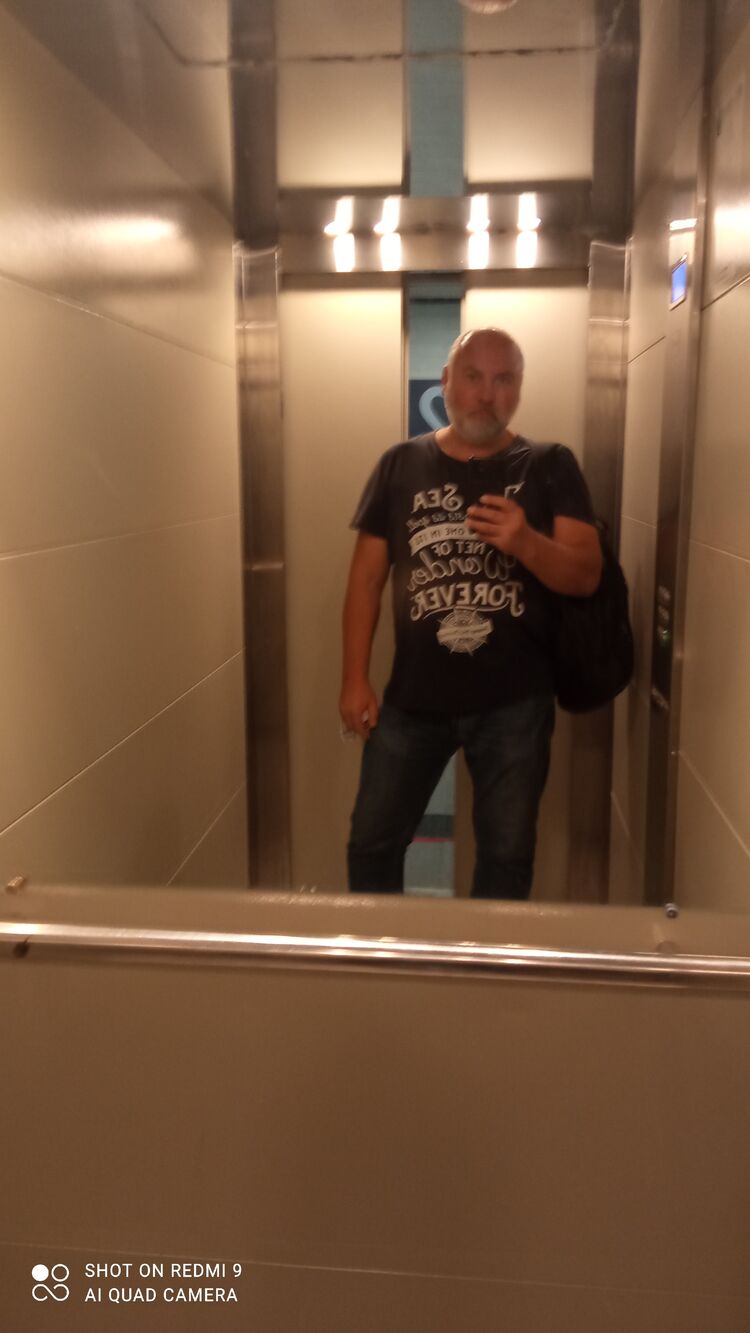  52624354  Alexander, 47 ,    