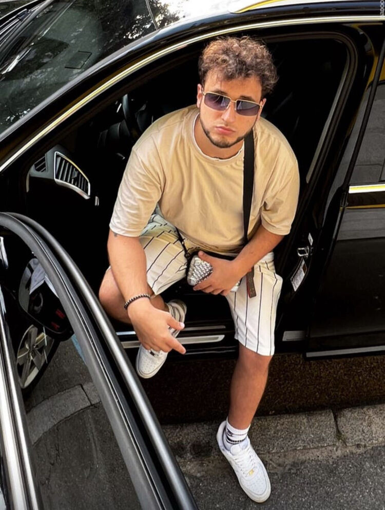  54600394  Vladislav, 28 ,    