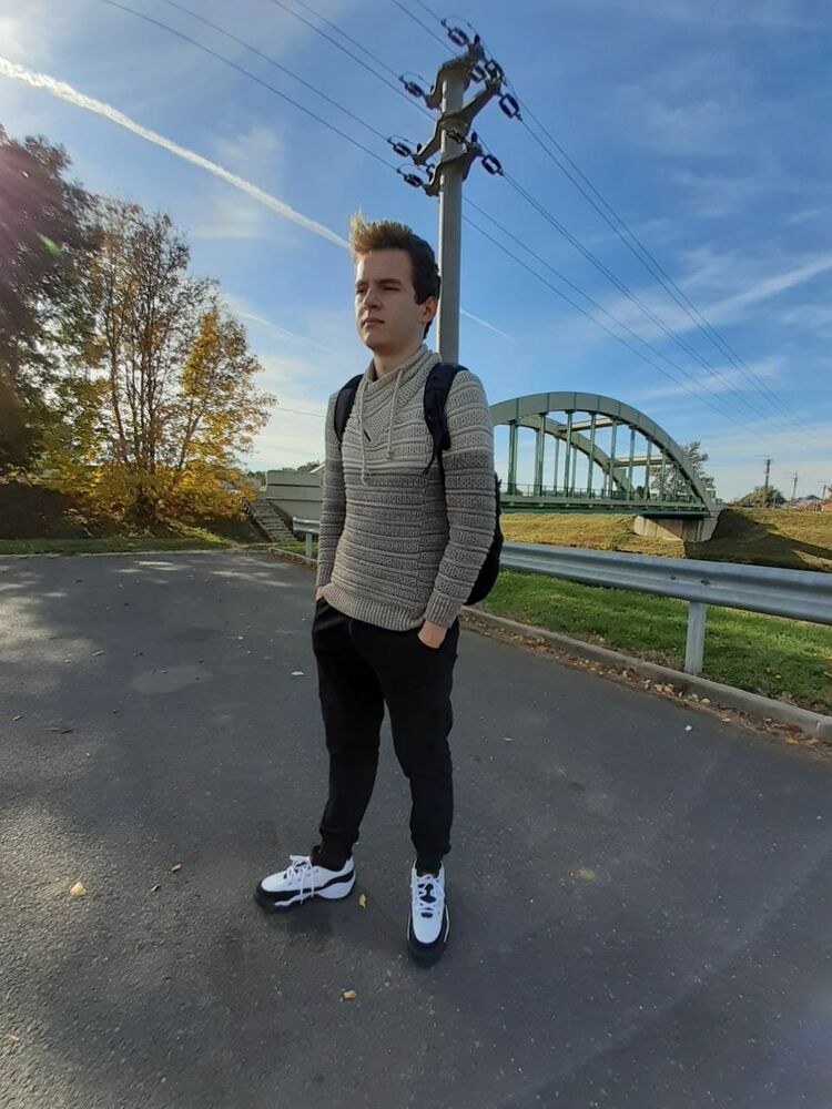  ,   IndieBat, 24 ,   ,   , c 