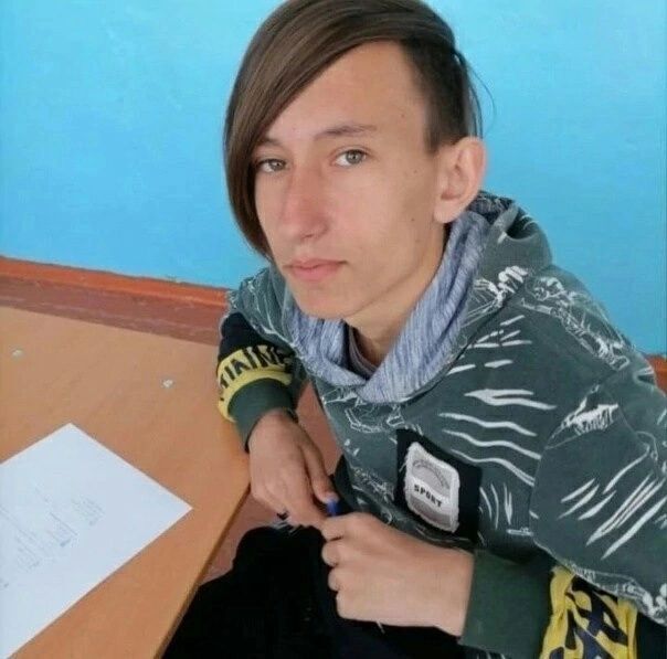  ,   Artyom, 19 ,   ,   