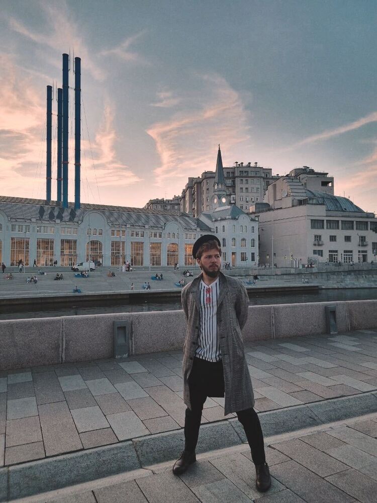  27062424  Anton, 29 ,    