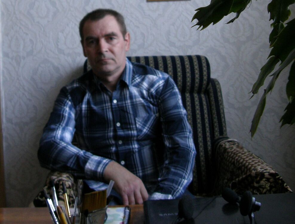  13249874  Viktor, 59 ,    