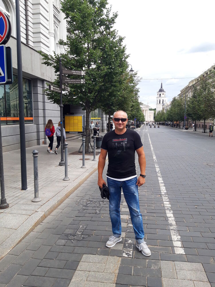  ,   Roland, 53 ,   ,   , c 