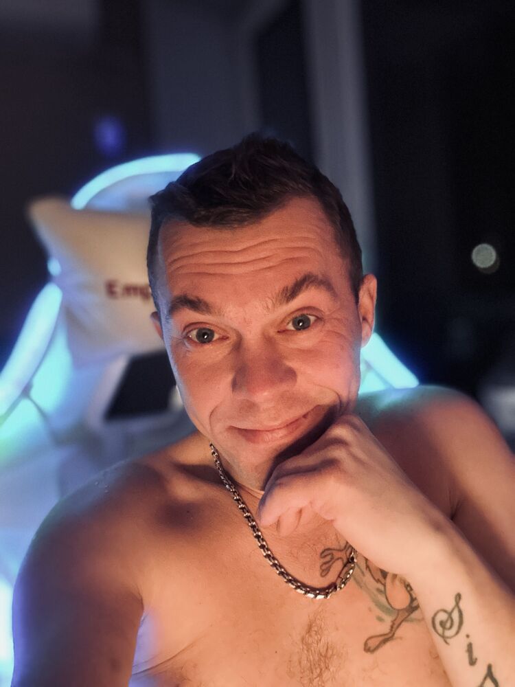  ,   Artem, 37 ,   ,   , c , 