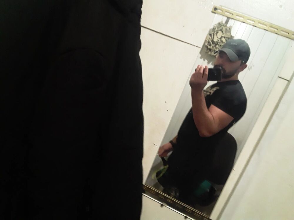  30379924  Vladislav, 31 ,     