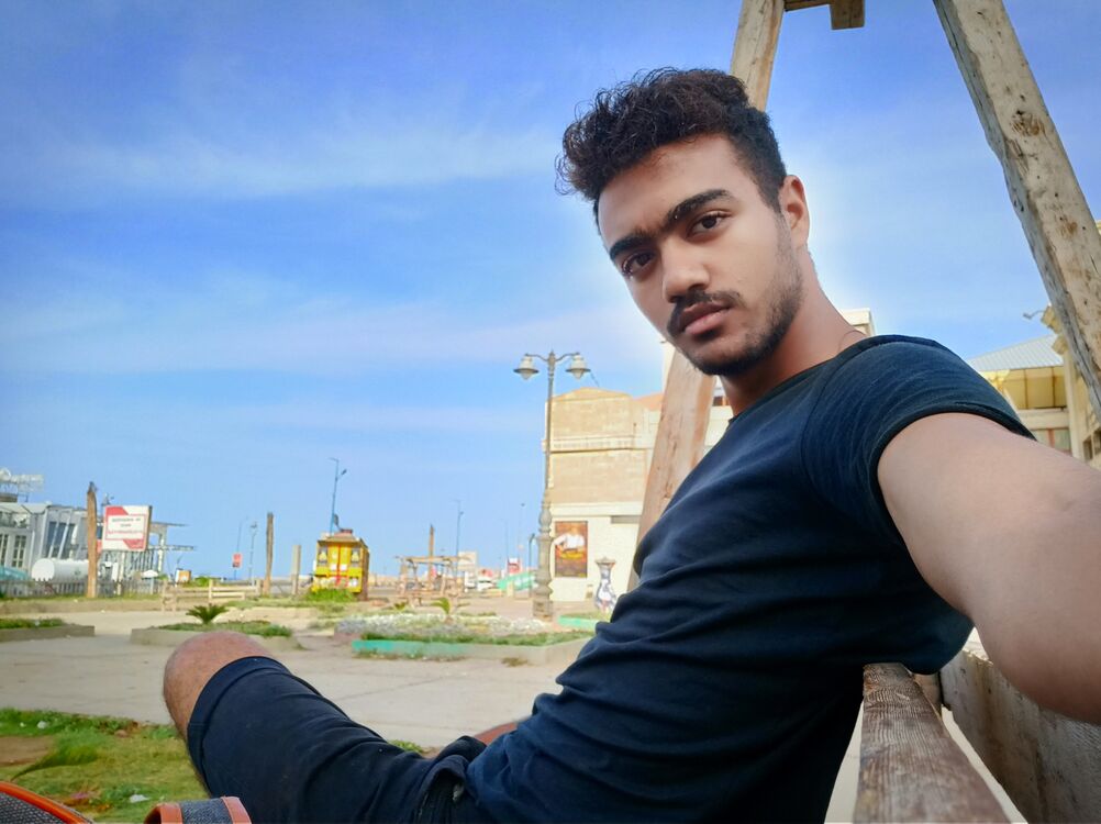  25080504  Mohamed hega, 28 ,    