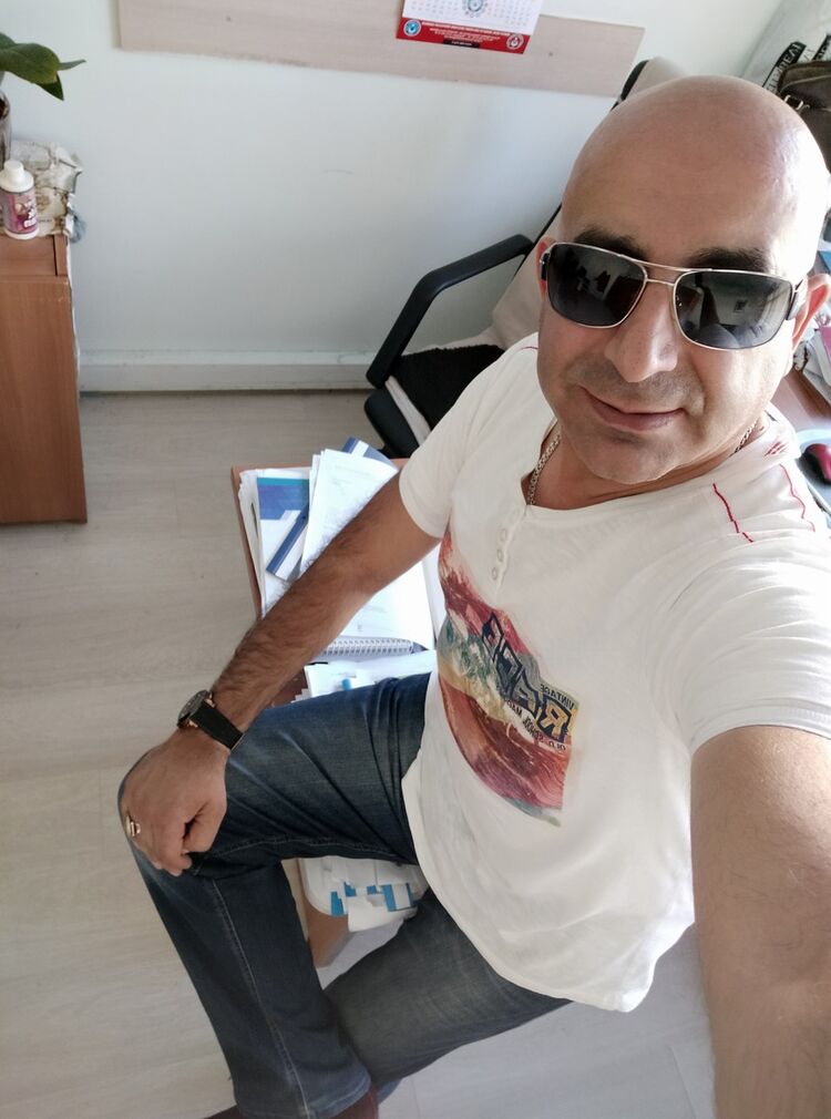  18147724  Sahset, 49 ,    