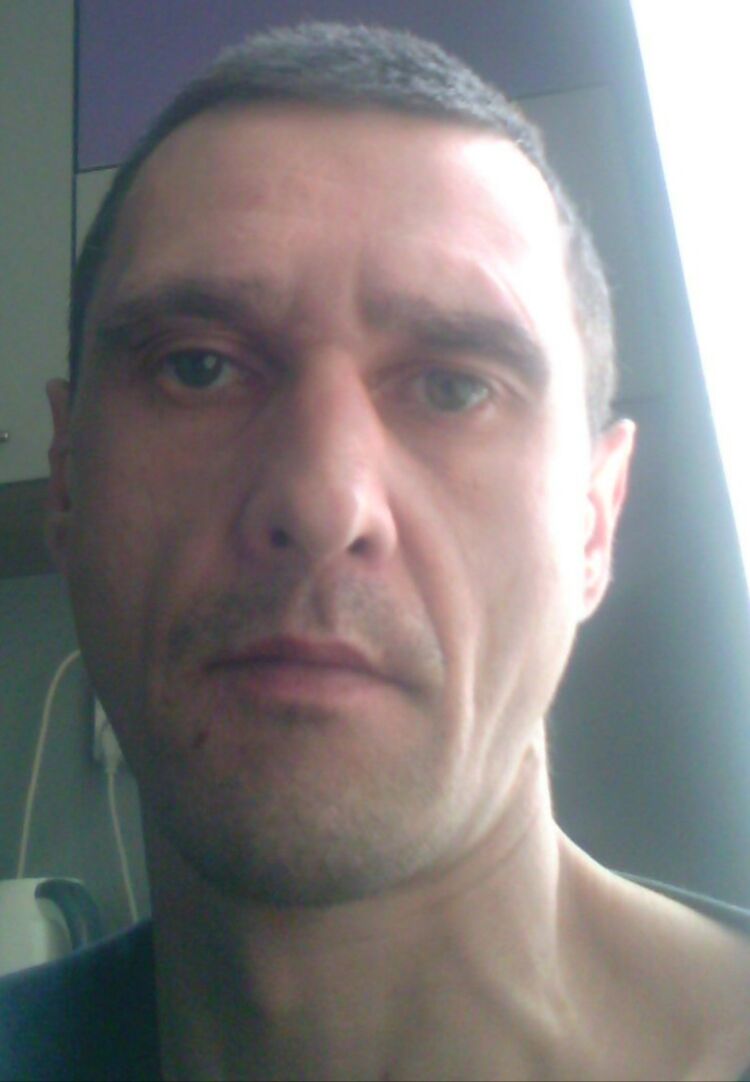  ,   Nik, 41 ,   ,   