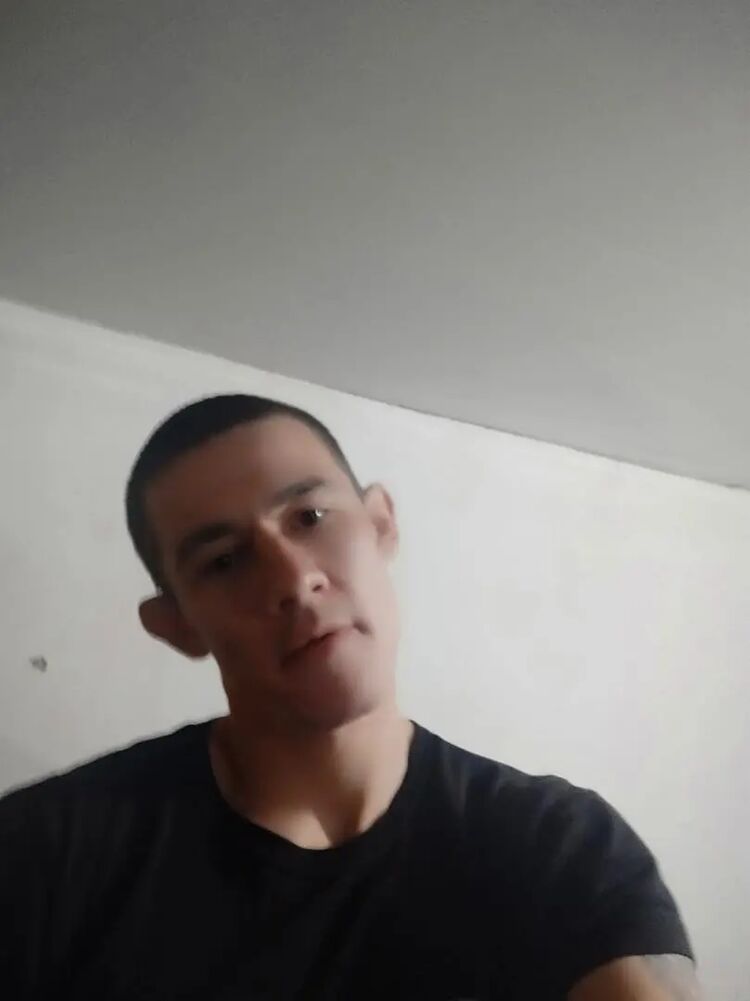  49634864  Dominik, 33 ,    --