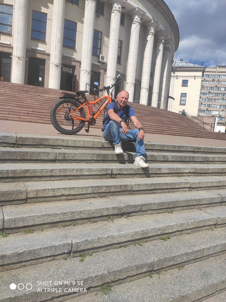  42895724  , 61 ,    