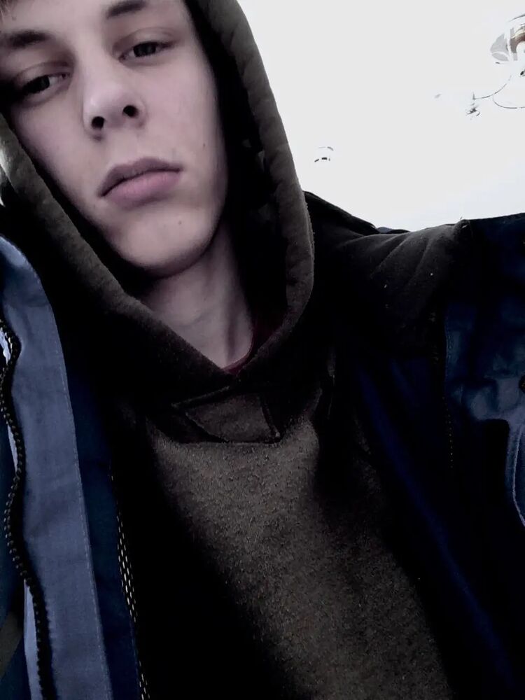  ,   Viktor, 21 ,   ,   