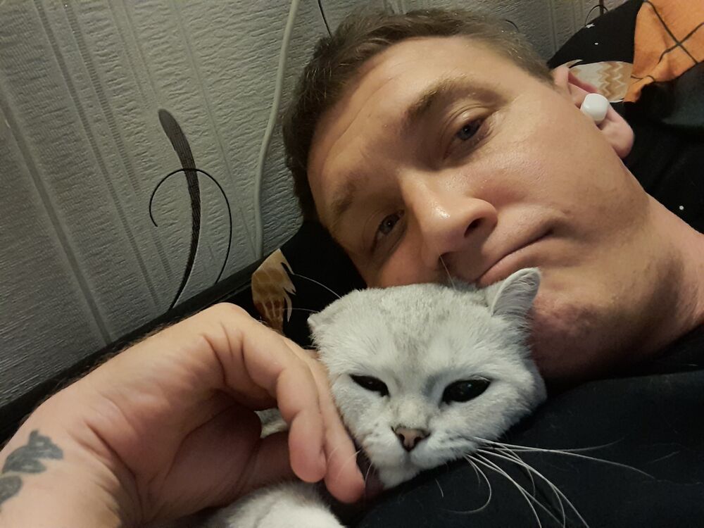  30499224  Viktor, 34 ,    