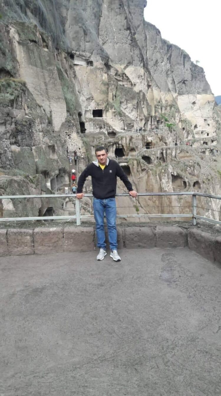  49868064  Irakli, 35 ,    