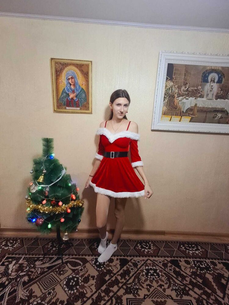  49652484  Dumitrita, 20 ,    