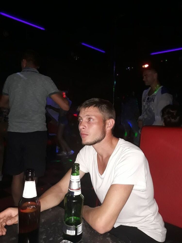  10271184  Nikolai, 33 ,    