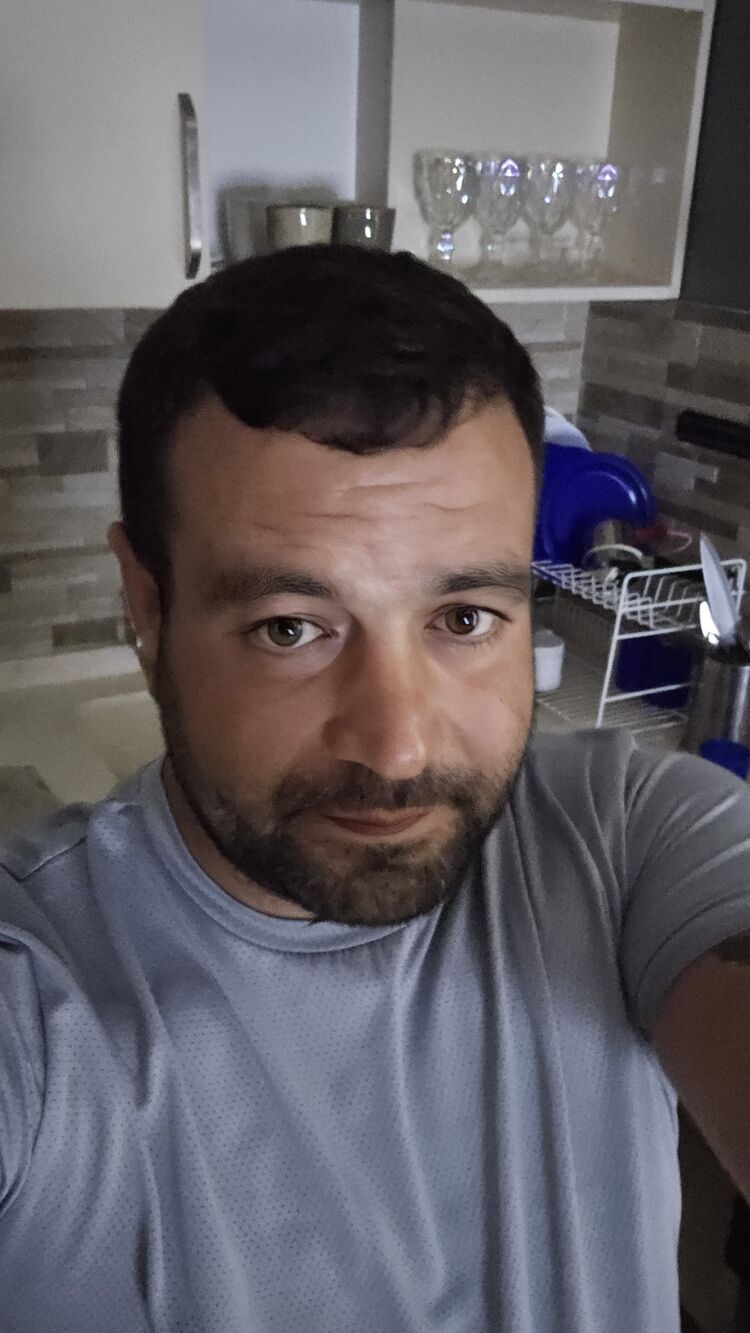  49234754  Grigor, 36 ,    