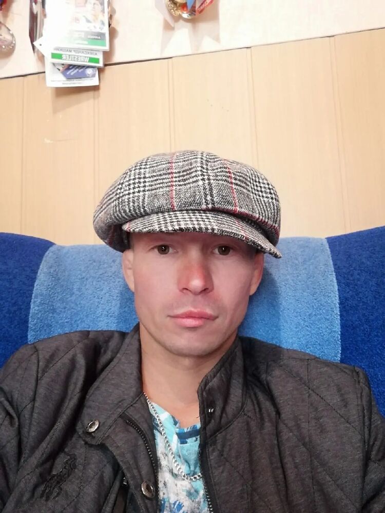  29909654  Eduard, 37 ,    