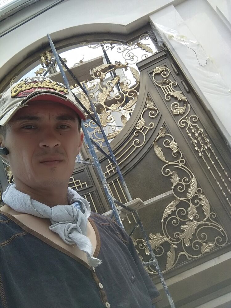  20832594  Abduqodir, 33 ,    