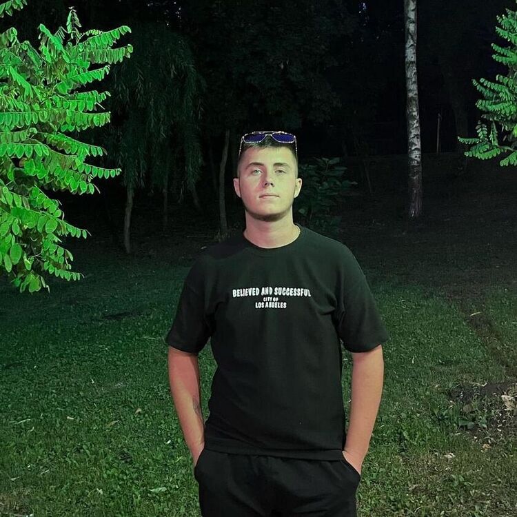  48160054  Stefan, 19 ,    