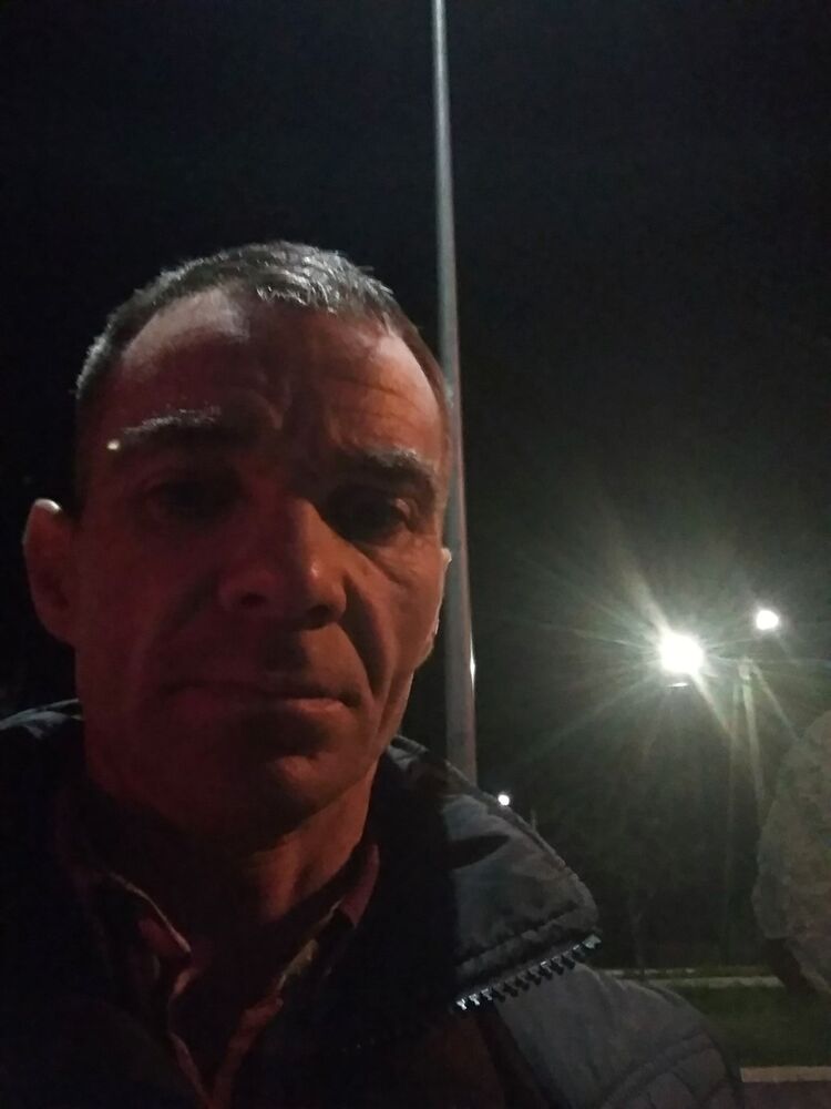  13729224  Robert, 48 ,    