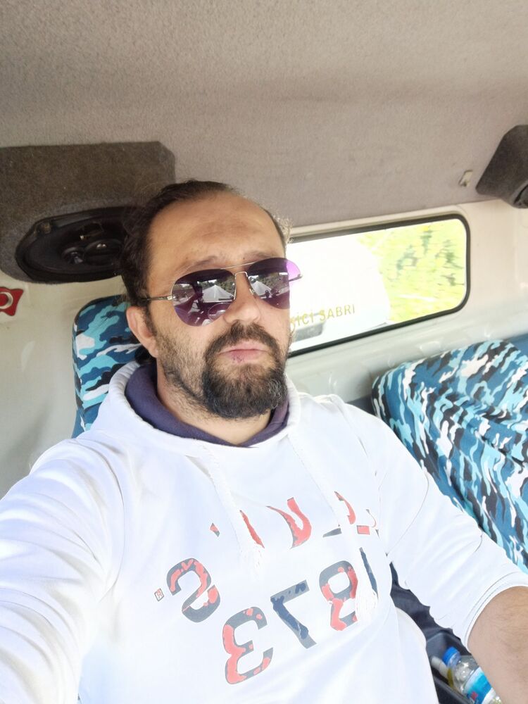  18054524  Sabri, 42 ,    