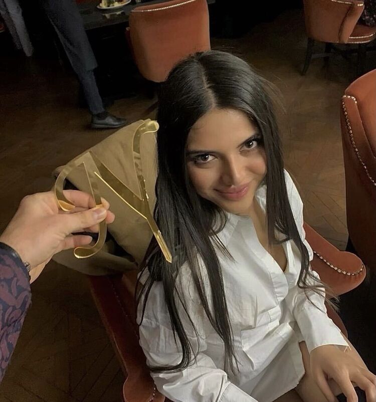  32873584  Sevda, 49 ,    